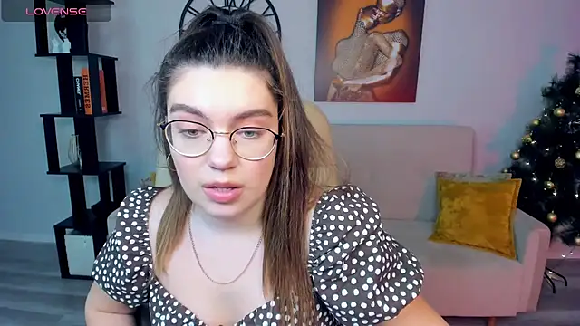 Snapshot of DaniellaLovely chatting on 12.21.24 DaniellaLovely online show from 12.21.24