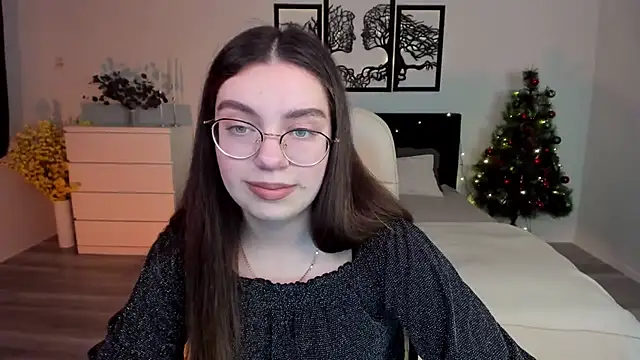 Snapshot of DaniellaLovely chatting on 12.22.24 DaniellaLovely online show from 12.22.24