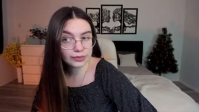 Snapshot of DaniellaLovely chatting on 12.22.24 DaniellaLovely online show from 12.22.24