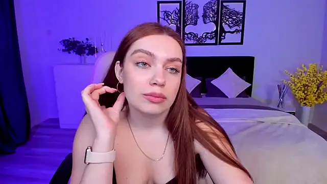 Snapshot of DaniellaLovely chatting on 02.09.25 DaniellaLovely online show from 02.09.25