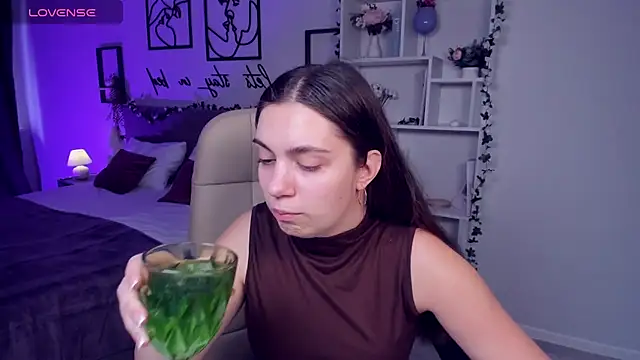 DaniellaLovely online show from 10.26.25