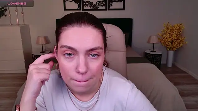 DaniellaLovely online show from 11.14.25