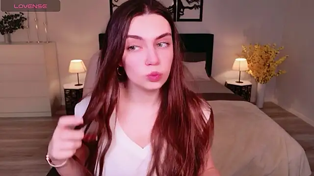 DaniellaLovely online show from 12.15.25