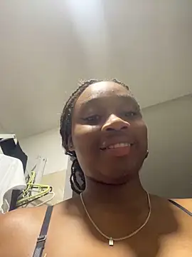 Snapshot of EscorpiLeoncita chatting on 10.02.25 EscorpiLeoncita online show from 10.02.25