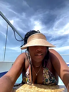 Snapshot of EscorpiLeoncita chatting on 11.19.25 EscorpiLeoncita online show from 11.19.25