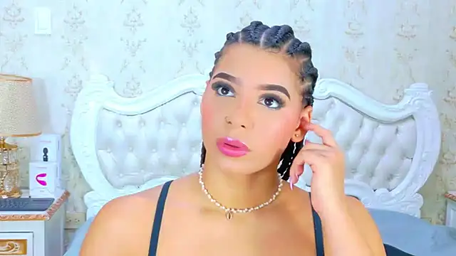 TiaraRosse online show from 11.25.25