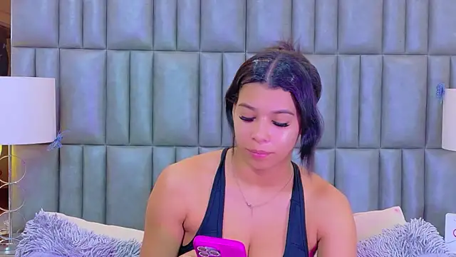 TiaraRosse online show from 04.17.26