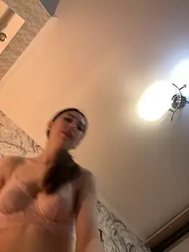 Snapshot of LushLuna chatting on 10.05.25 LushLuna online show from 10.05.25