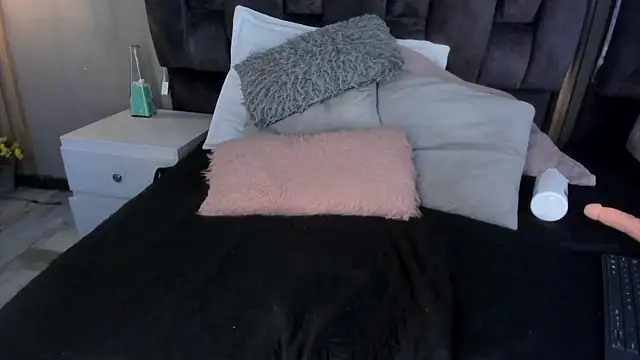 estefania  gomez online show from 03.05.25