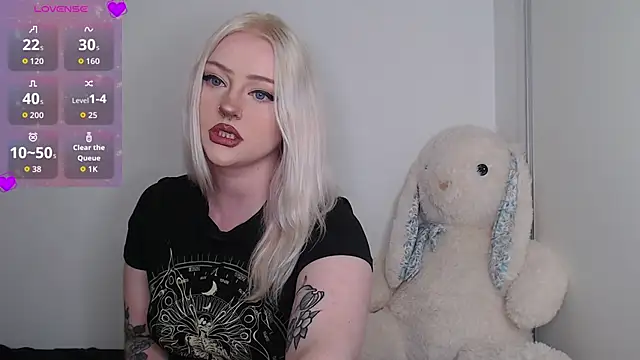 Snapshot of chloe_levine chatting on 09.20.25 chloe levine online show from 09.20.25