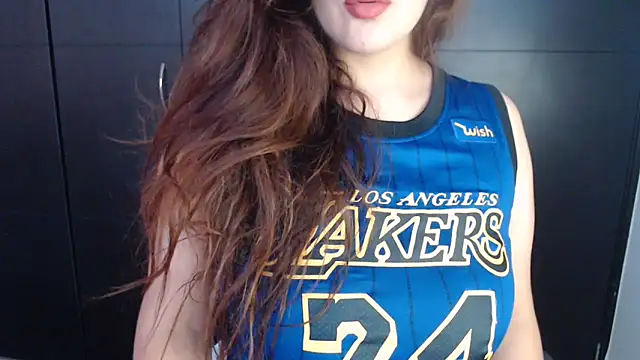 Snapshot of AdharaLujan chatting on 02.04.25 AdharaLujan online show from 02.04.25