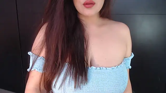 Snapshot of AdharaLujan chatting on 03.21.25 AdharaLujan online show from 03.21.25