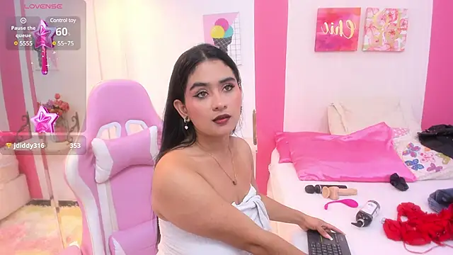 scarlette 15  online show from 01.20.25
