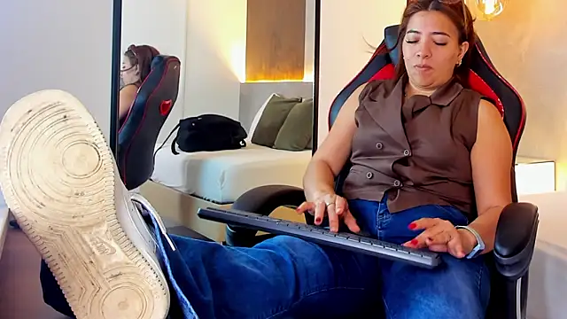 alma fenix online show from 11.04.25