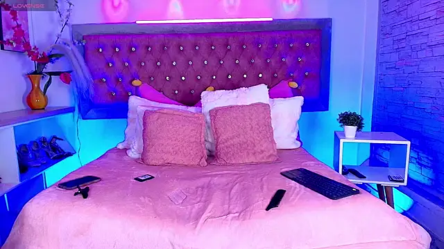 EmmaWilder online show from 10.21.25