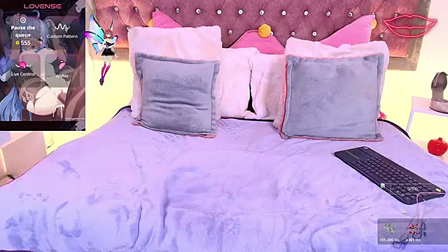 EmmaWilder online show from 11.22.25