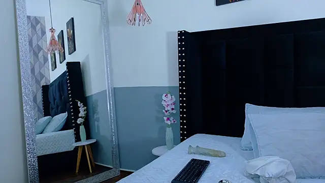 hotlatinateacher online show from 11.07.25