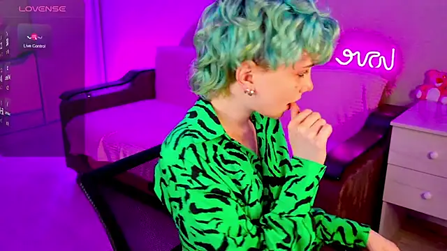 Snapshot of School_Love chatting on 12.06.24 School Love online show from 12.06.24