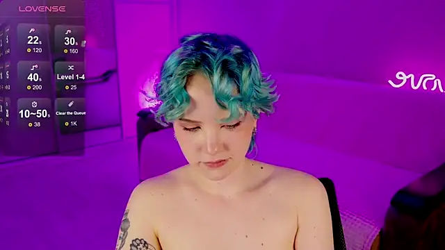 Snapshot of School_Love chatting on 02.13.25 School Love online show from 02.13.25