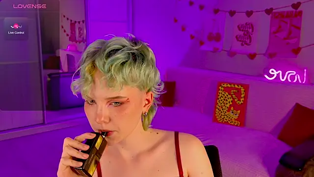 Snapshot of School_Love chatting on 03.17.25 School Love online show from 03.17.25