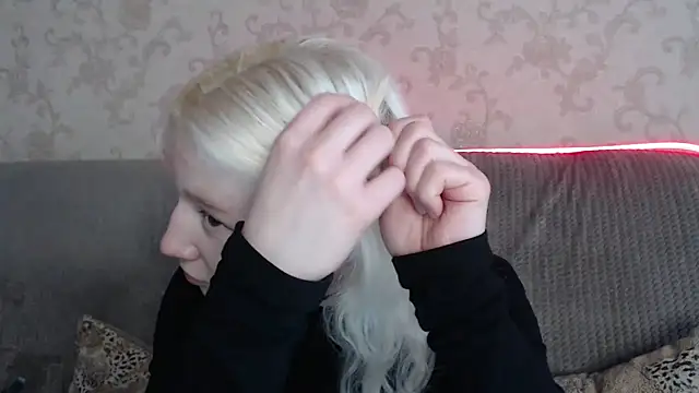 Snapshot of EnigmaSee chatting on 05.06.26 EnigmaSee online show from 05.06.26