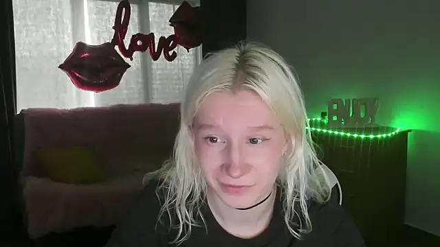 Snapshot of EnigmaSee chatting on 05.20.26 EnigmaSee online show from 05.20.26