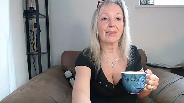 Ladystargazer1966 online show from 12.02.24