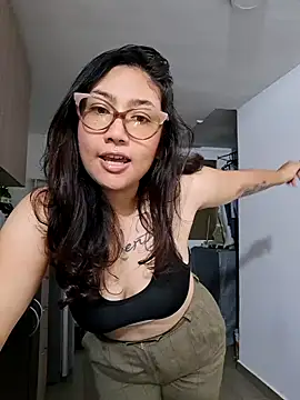 Snapshot of Mia_Ruiz chatting on 01.28.25 Mia Ruiz online show from 01.28.25