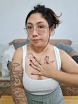 Snapshot of Mia_Ruiz chatting on 09.28.25 Mia Ruiz online show from 09.28.25