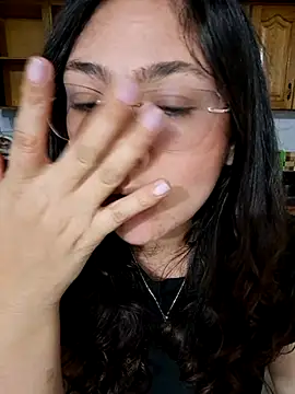 Snapshot of Mia_Ruiz chatting on 10.24.25 Mia Ruiz online show from 10.24.25