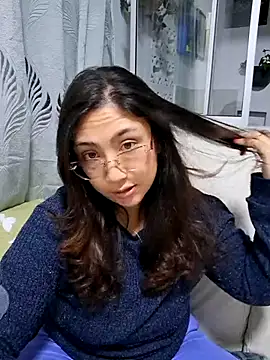 Snapshot of Mia_Ruiz chatting on 10.28.25 Mia Ruiz online show from 10.28.25