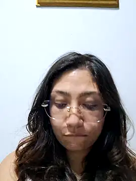 Snapshot of Mia_Ruiz chatting on 10.31.25 Mia Ruiz online show from 10.31.25