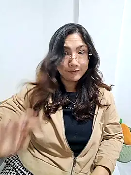 Snapshot of Mia_Ruiz chatting on 11.04.25 Mia Ruiz online show from 11.04.25