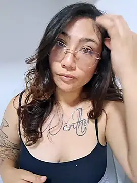 Snapshot of Mia_Ruiz chatting on 11.12.25 Mia Ruiz online show from 11.12.25