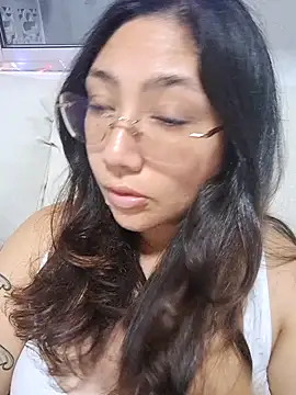 Snapshot of Mia_Ruiz chatting on 11.14.25 Mia Ruiz online show from 11.14.25