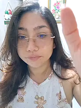 Snapshot of Mia_Ruiz chatting on 11.16.25 Mia Ruiz online show from 11.16.25