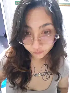 Snapshot of Mia_Ruiz chatting on 11.19.25 Mia Ruiz online show from 11.19.25