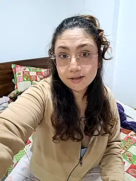 Snapshot of Mia_Ruiz chatting on 11.20.25 Mia Ruiz online show from 11.20.25