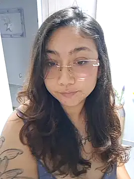 Snapshot of Mia_Ruiz chatting on 11.30.25 Mia Ruiz online show from 11.30.25