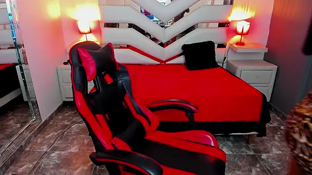 KateTompson  online show from 12.16.25