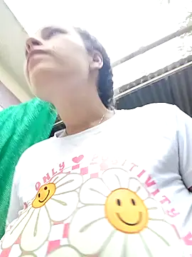 Snapshot of Mommy-Hot chatting on 03.19.25 Mommy-Hot online show from 03.19.25