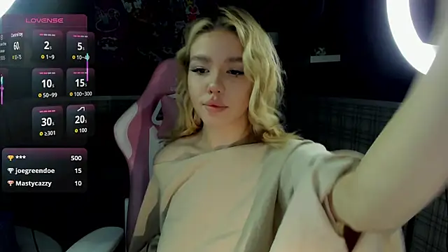 Snapshot of Anna_Robinson chatting on 09.25.25 Anna Robinson online show from 09.25.25