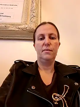 Snapshot of Angelacoquine chatting on 12.17.24 Angelacoquine online show from 12.17.24