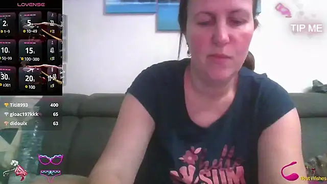 Snapshot of Angelacoquine chatting on 01.06.25 Angelacoquine online show from 01.06.25