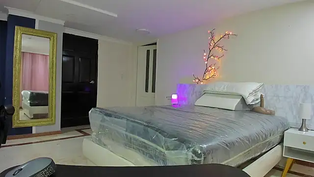 charolbruce 1 online show from 11.24.25