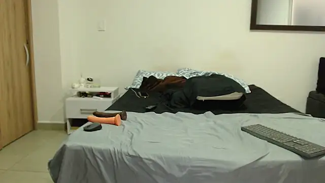 Snapshot of AnnieRoss69 chatting on 09.30.25 AnnieRoss69 online show from 09.30.25