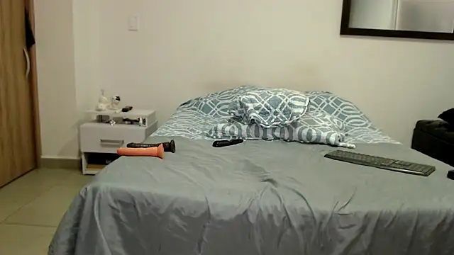 Snapshot of AnnieRoss69 chatting on 10.04.25 AnnieRoss69 online show from 10.04.25