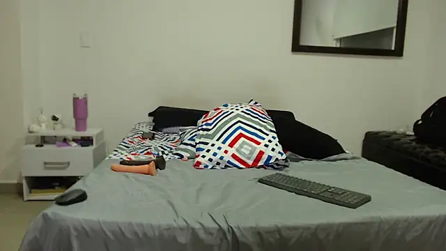 Snapshot of AnnieRoss69 chatting on 10.22.25 AnnieRoss69 online show from 10.22.25