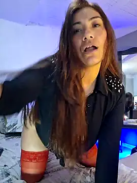 Snapshot of emmily_d chatting on 12.18.24 emmily d online show from 12.18.24