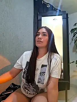 Snapshot of emmily_d chatting on 01.18.25 emmily d online show from 01.18.25